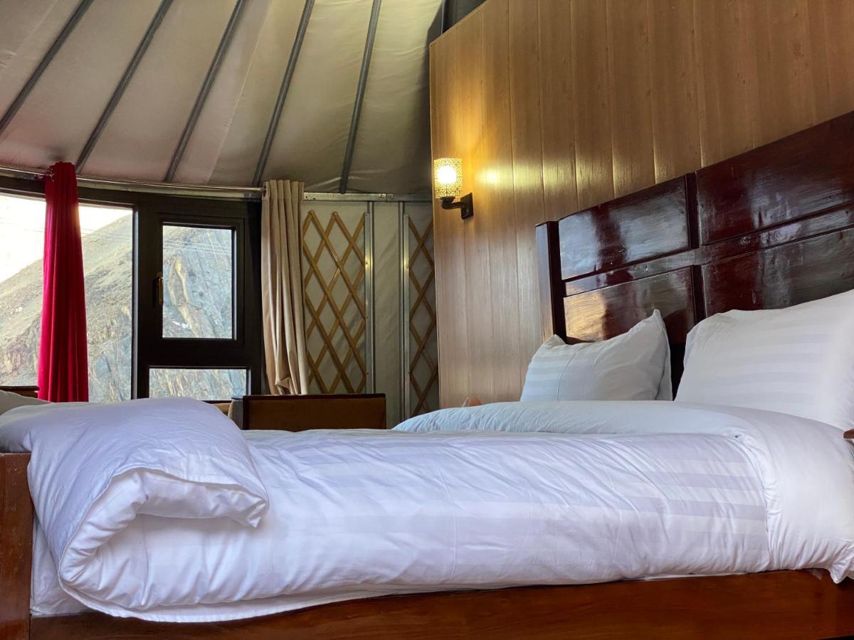 Apex Hotels And Resorts Hussaini Karimabad  ภายนอก รูปภาพ