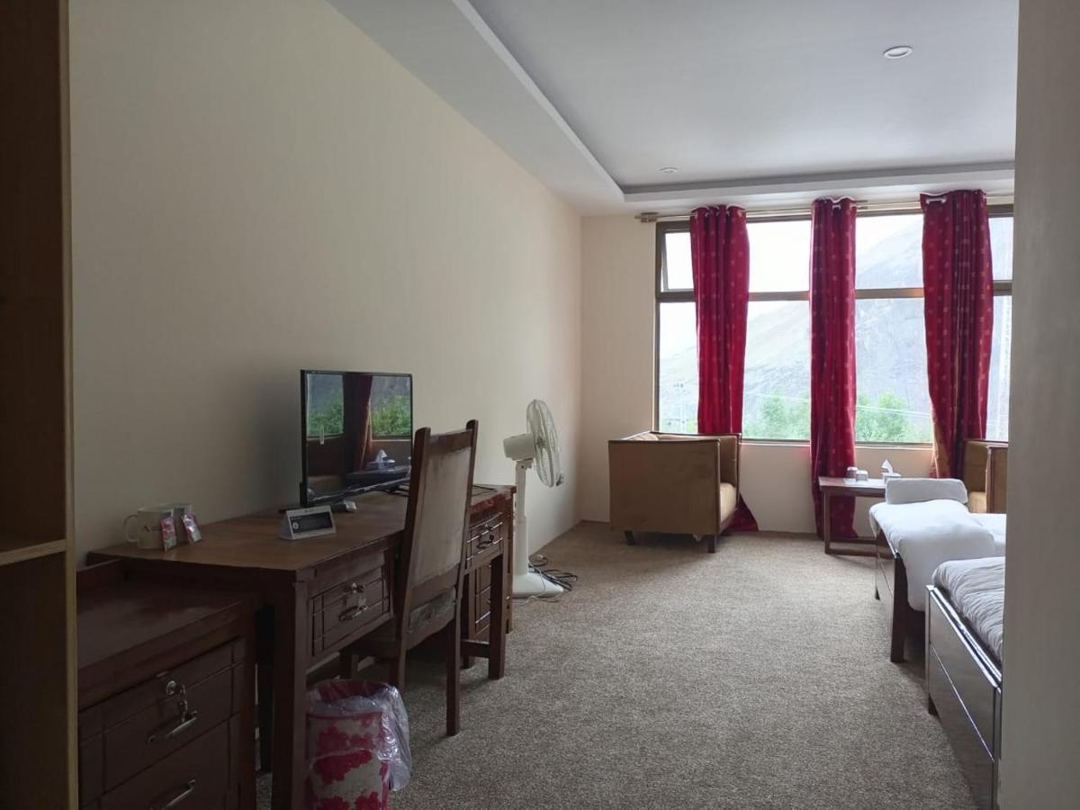 Apex Hotels And Resorts Hussaini Karimabad  ภายนอก รูปภาพ
