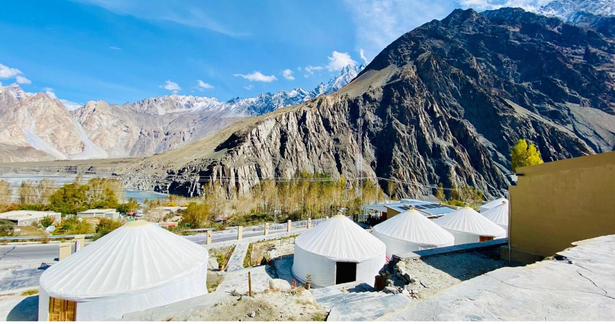 Apex Hotels And Resorts Hussaini Karimabad  ภายนอก รูปภาพ