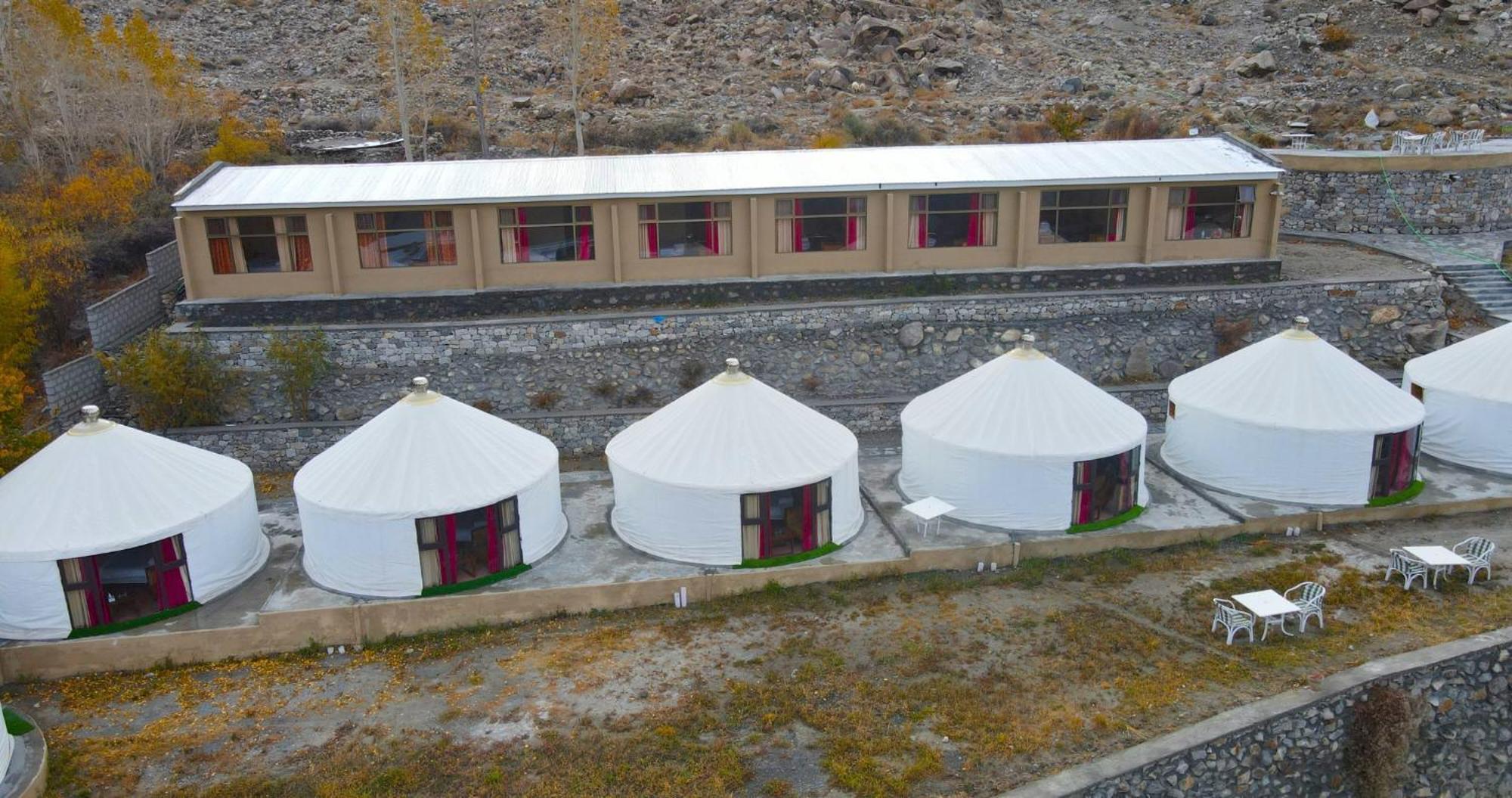 Apex Hotels And Resorts Hussaini Karimabad  ภายนอก รูปภาพ