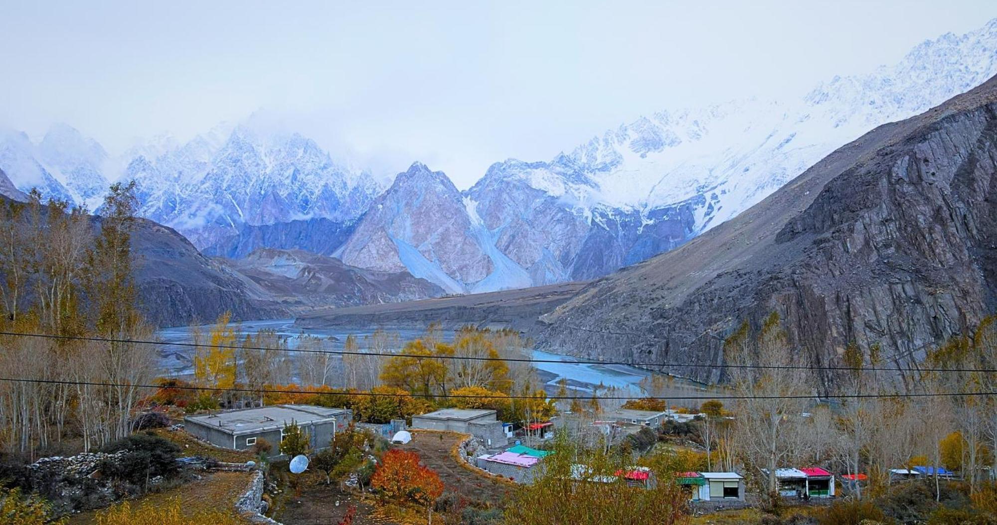 Apex Hotels And Resorts Hussaini Karimabad  ภายนอก รูปภาพ
