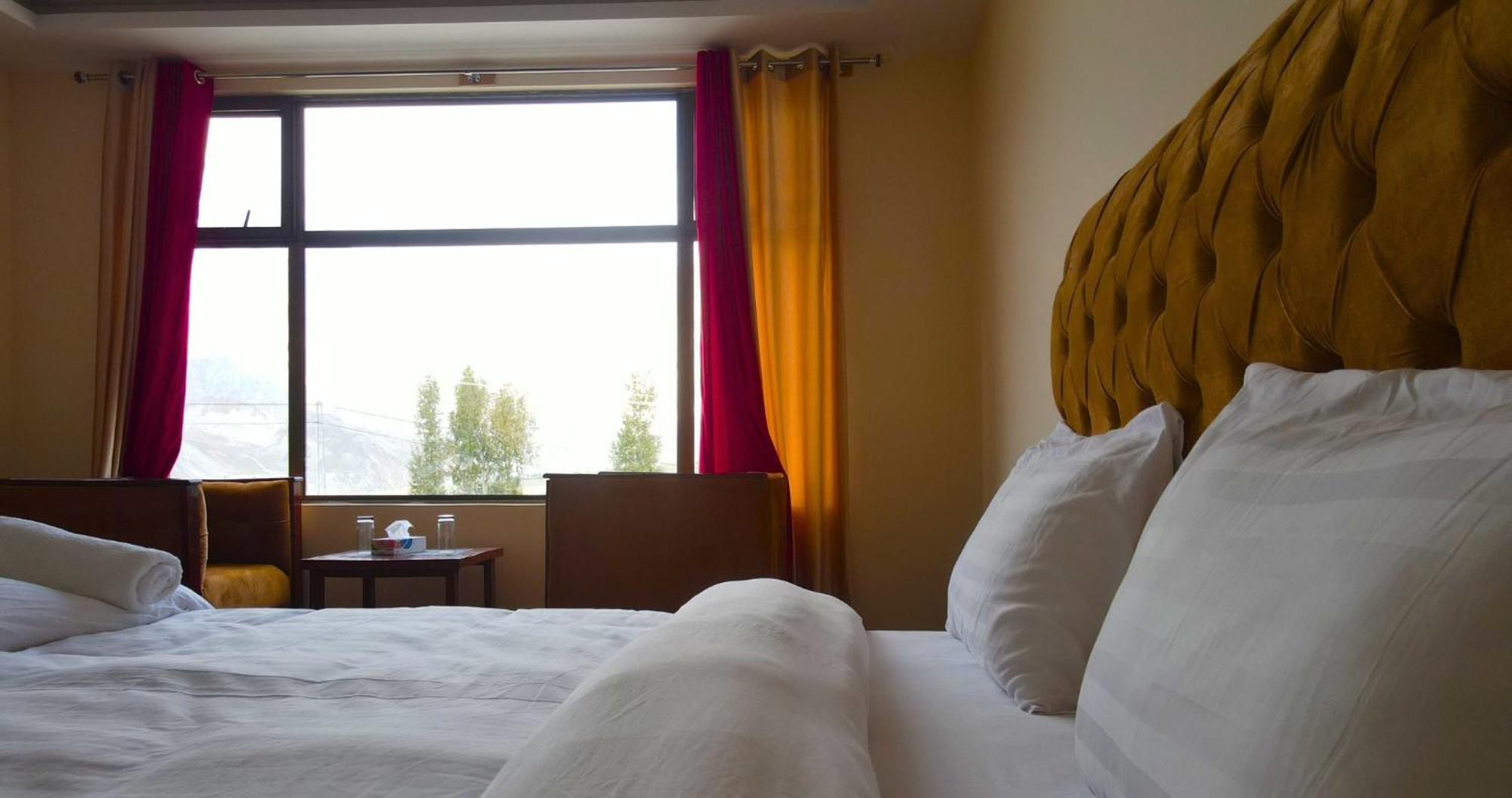 Apex Hotels And Resorts Hussaini Karimabad  ภายนอก รูปภาพ