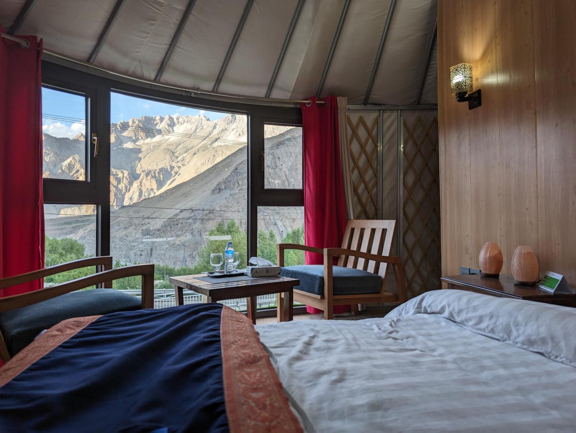 Apex Hotels And Resorts Hussaini Karimabad  ภายนอก รูปภาพ
