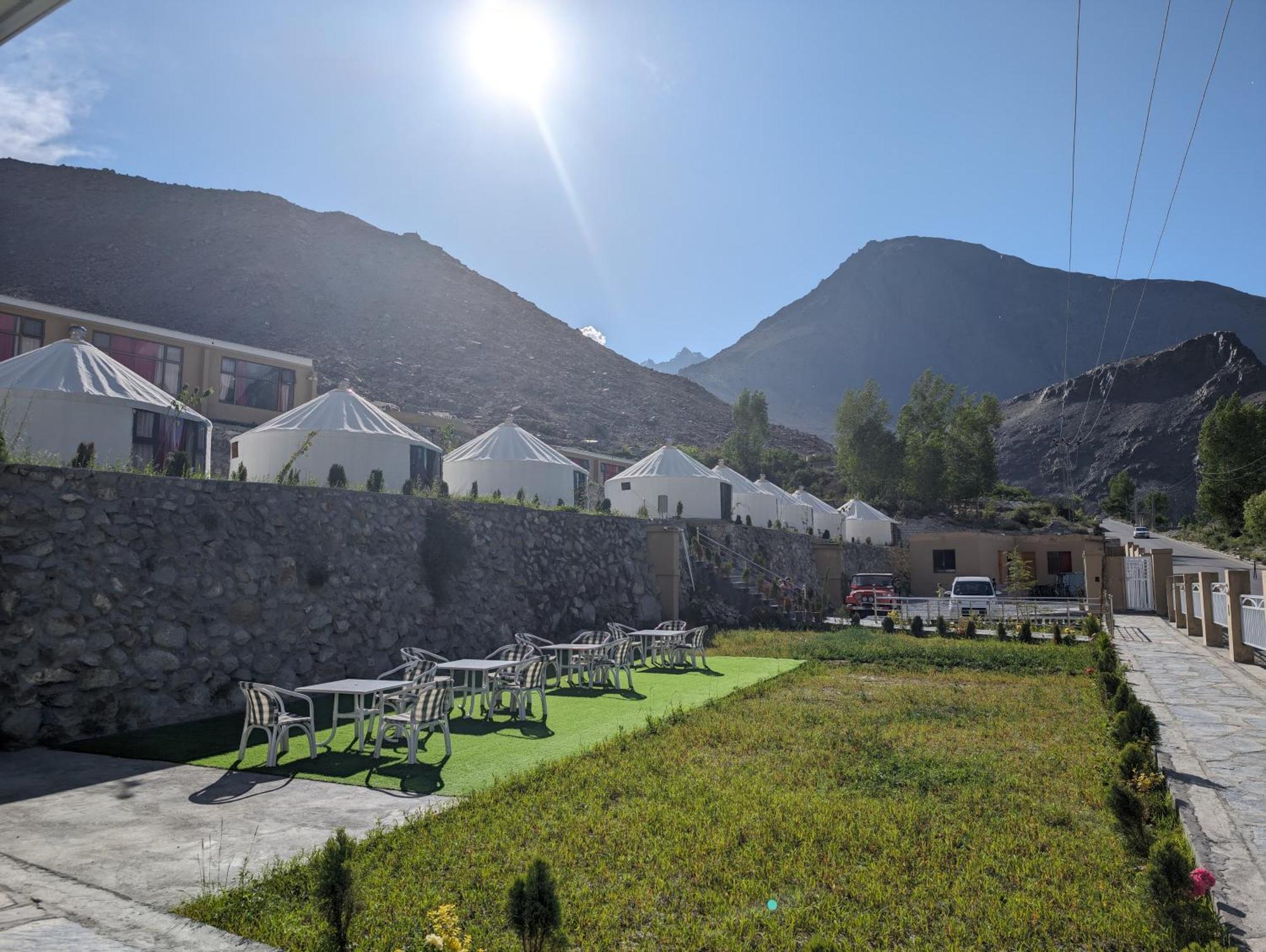 Apex Hotels And Resorts Hussaini Karimabad  ภายนอก รูปภาพ