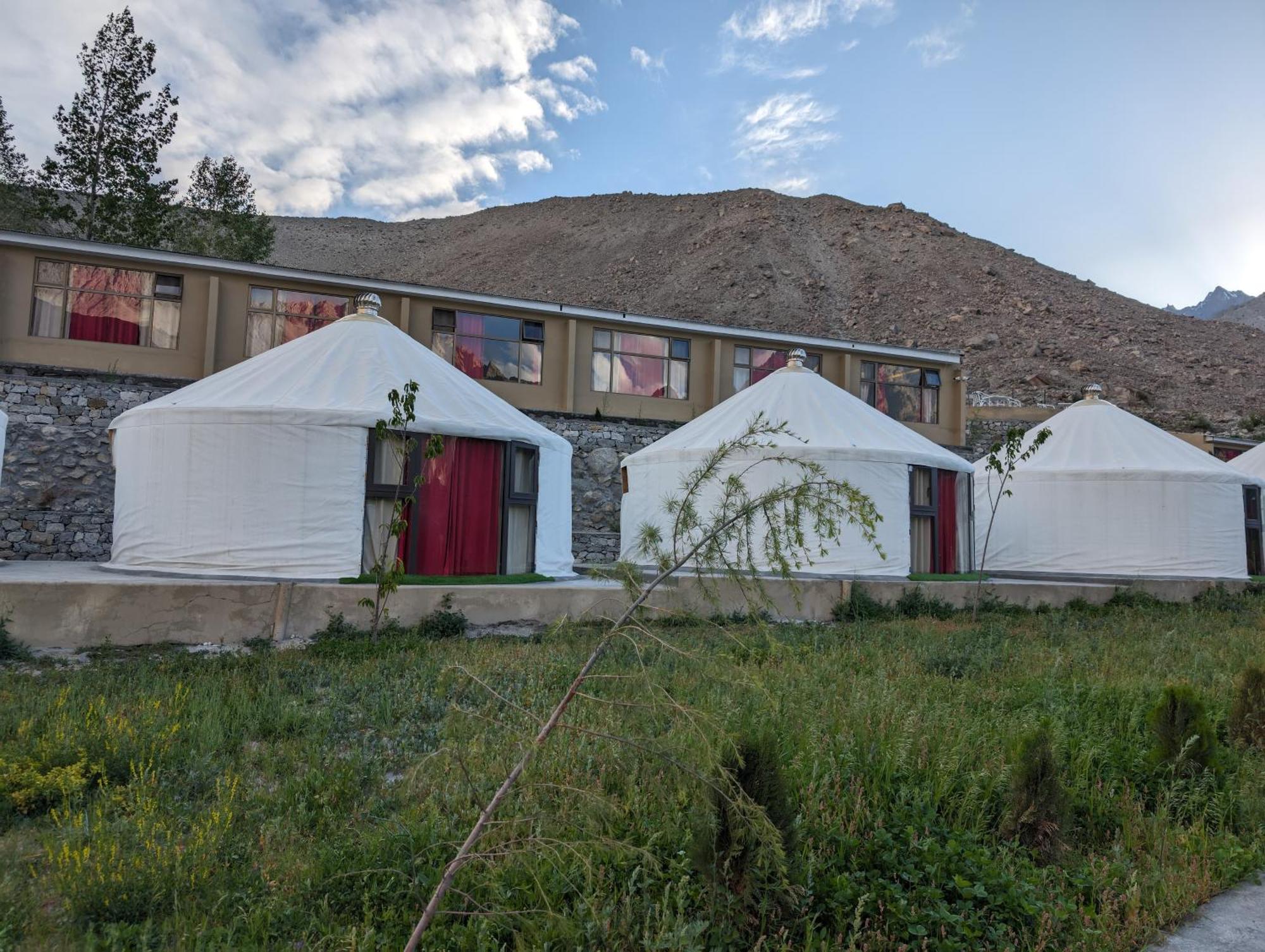 Apex Hotels And Resorts Hussaini Karimabad  ภายนอก รูปภาพ