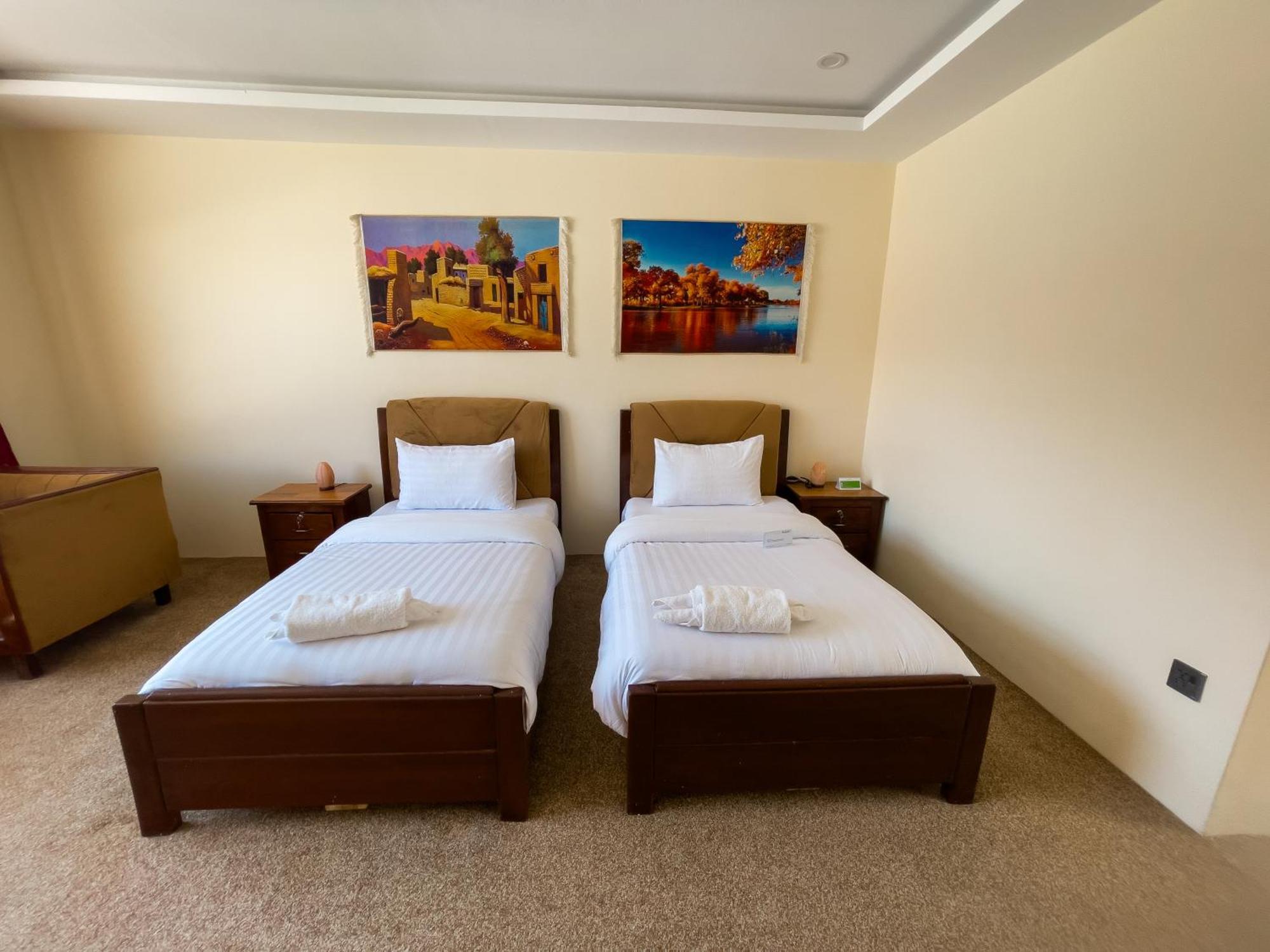 Apex Hotels And Resorts Hussaini Karimabad  ภายนอก รูปภาพ