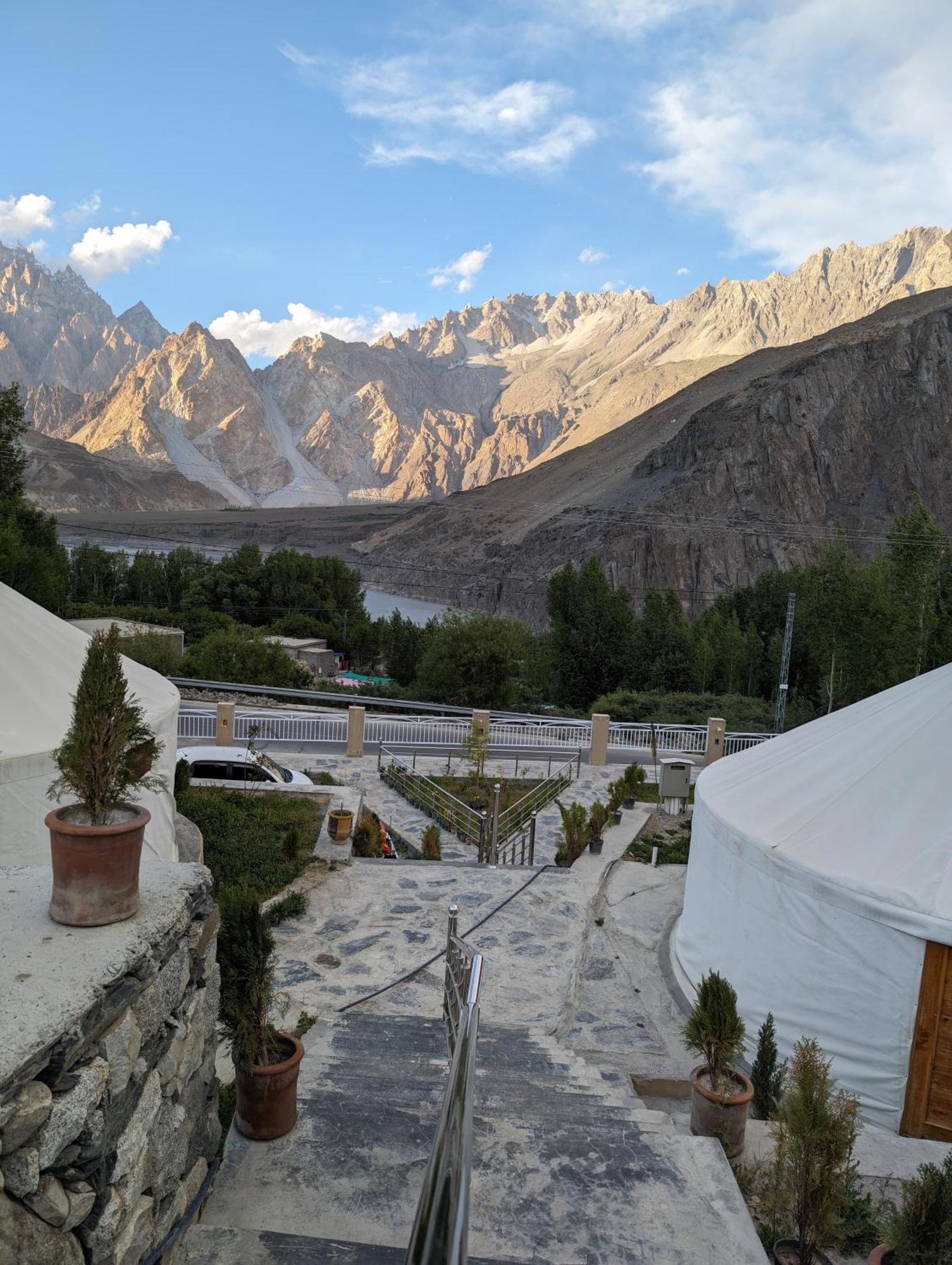 Apex Hotels And Resorts Hussaini Karimabad  ภายนอก รูปภาพ