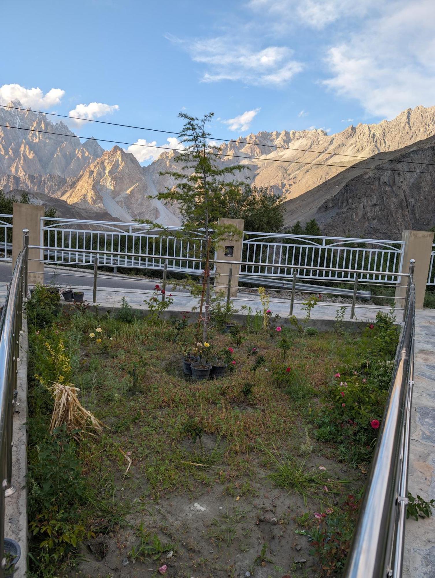 Apex Hotels And Resorts Hussaini Karimabad  ภายนอก รูปภาพ