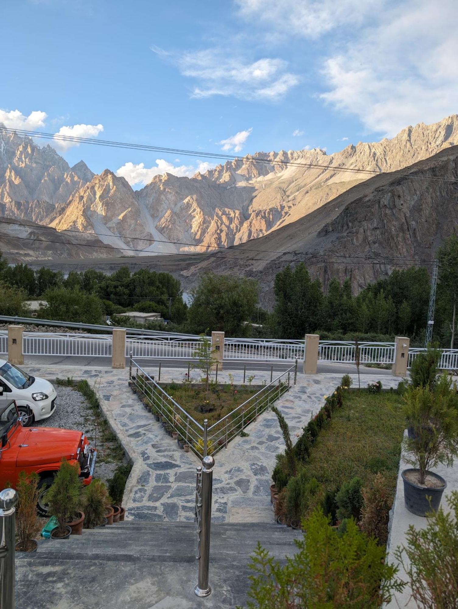 Apex Hotels And Resorts Hussaini Karimabad  ภายนอก รูปภาพ