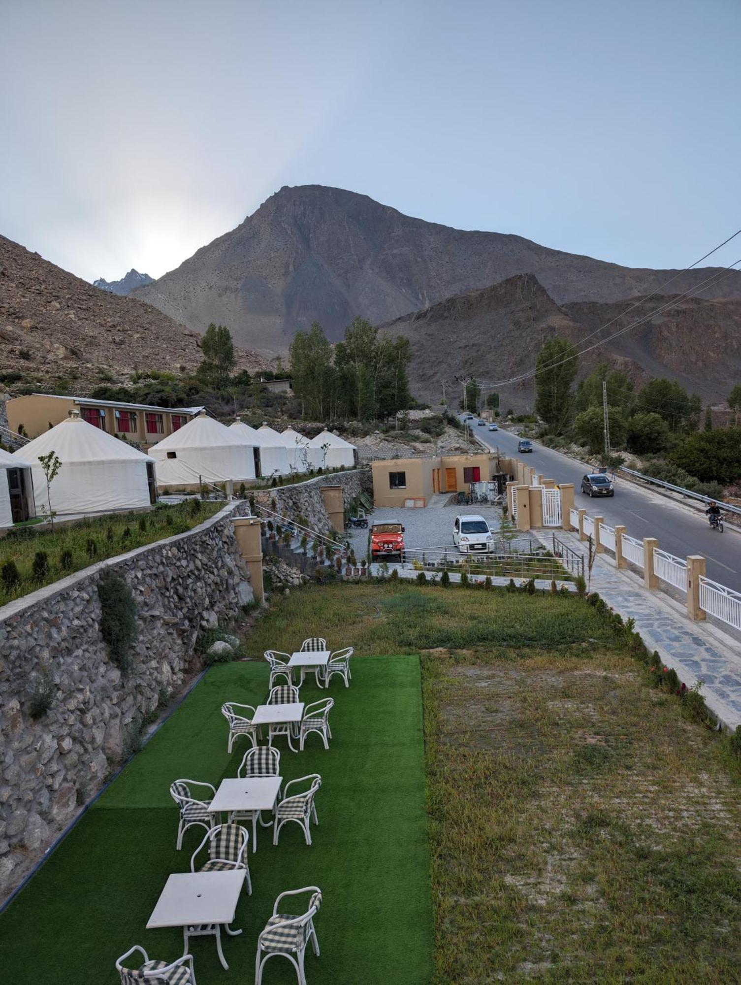 Apex Hotels And Resorts Hussaini Karimabad  ภายนอก รูปภาพ