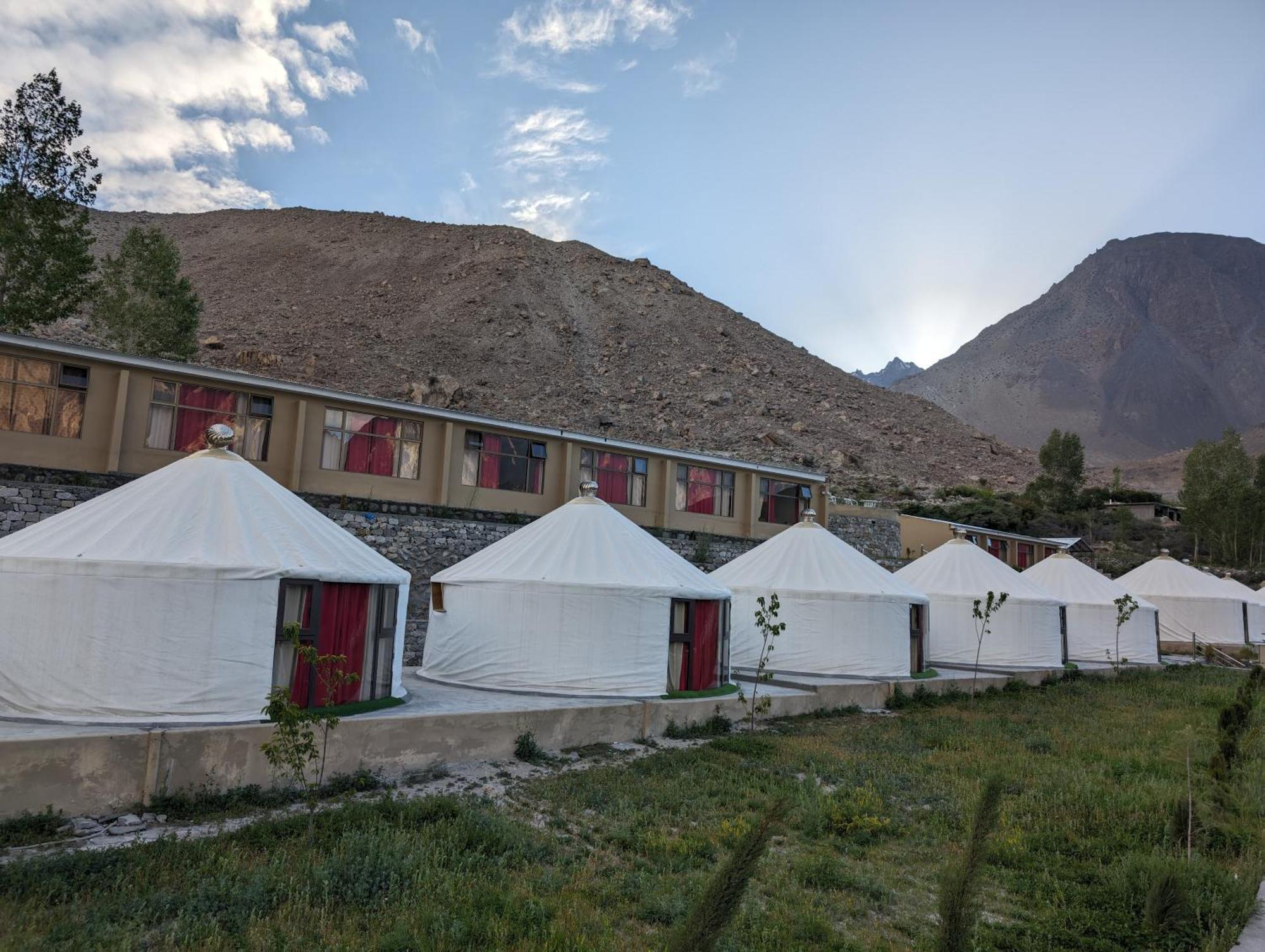 Apex Hotels And Resorts Hussaini Karimabad  ภายนอก รูปภาพ