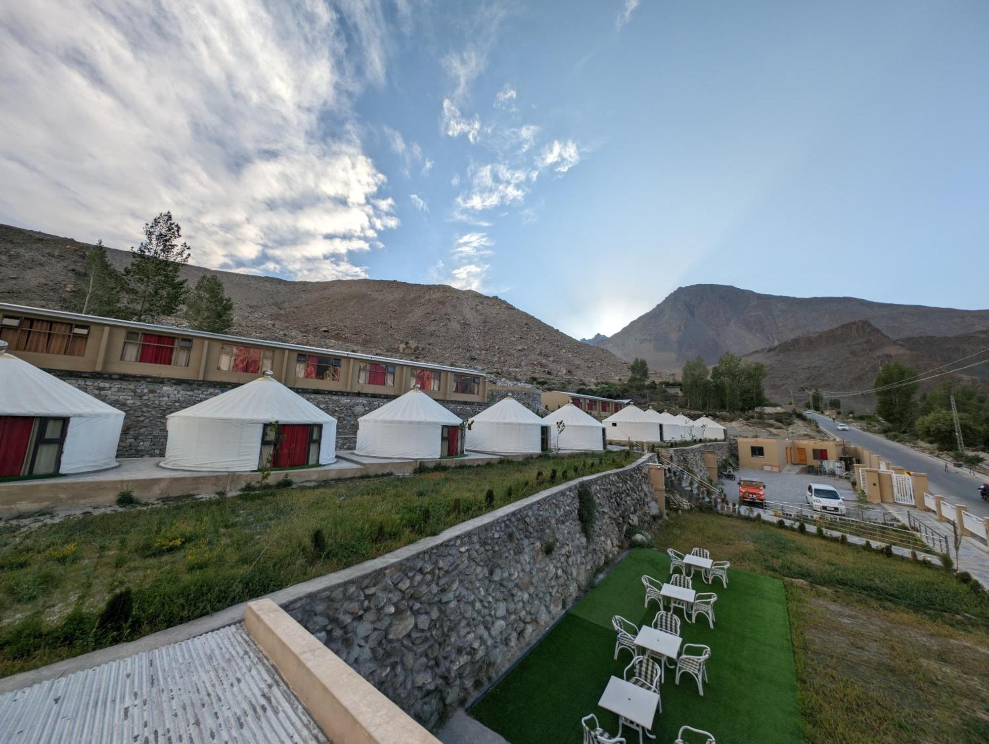 Apex Hotels And Resorts Hussaini Karimabad  ภายนอก รูปภาพ