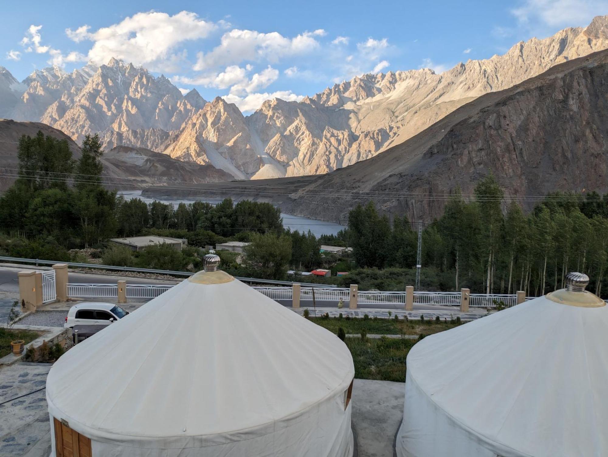 Apex Hotels And Resorts Hussaini Karimabad  ภายนอก รูปภาพ