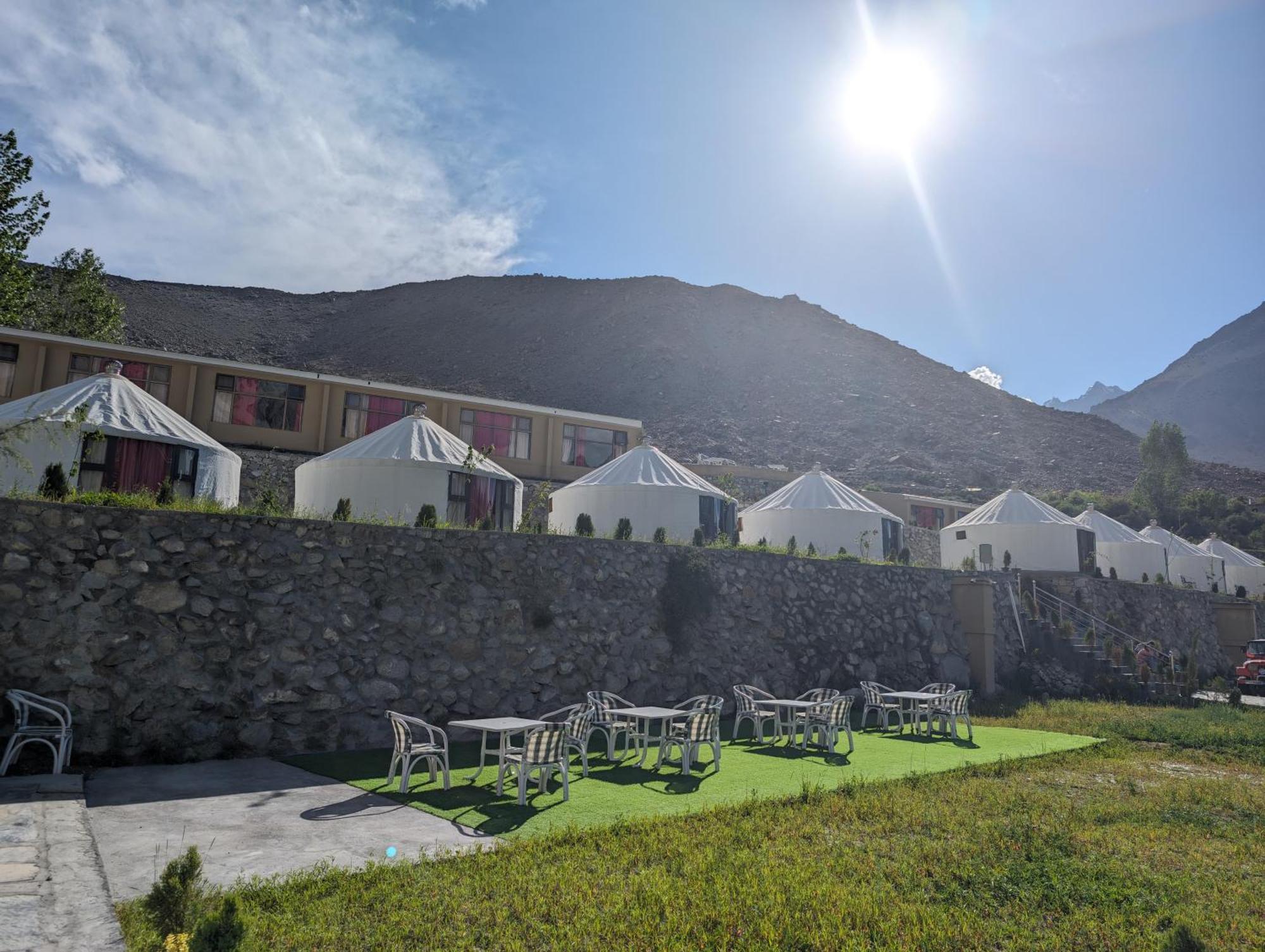 Apex Hotels And Resorts Hussaini Karimabad  ภายนอก รูปภาพ
