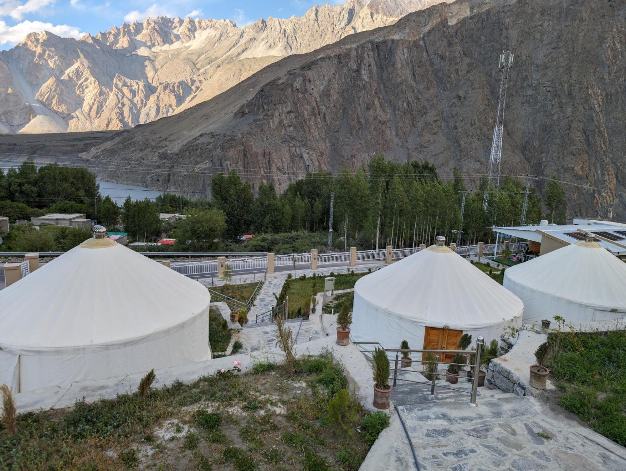 Apex Hotels And Resorts Hussaini Karimabad  ภายนอก รูปภาพ