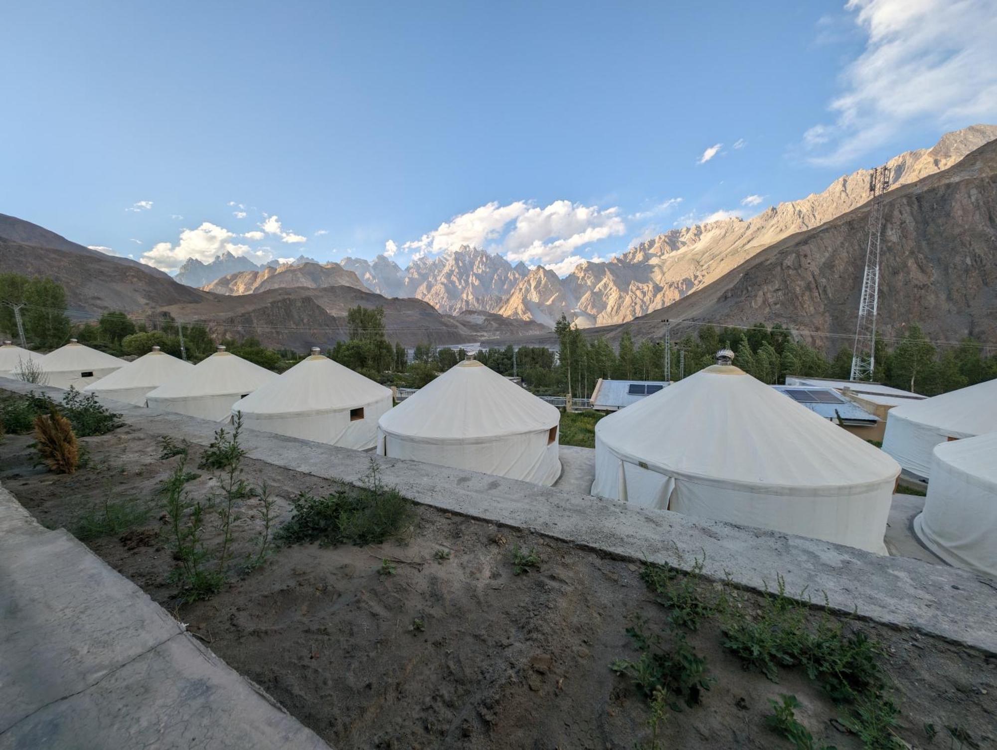 Apex Hotels And Resorts Hussaini Karimabad  ภายนอก รูปภาพ