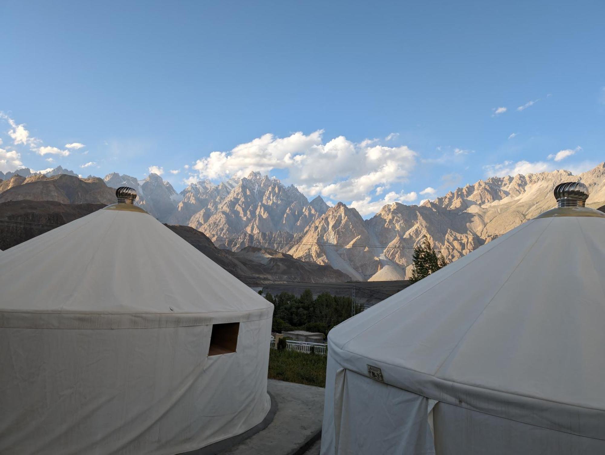 Apex Hotels And Resorts Hussaini Karimabad  ภายนอก รูปภาพ
